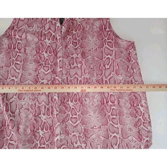 Chelsea and Theodore Women's V-NECK Red Animal Print Sleeveless  Top  Sz XXL - Picture 8 of 9